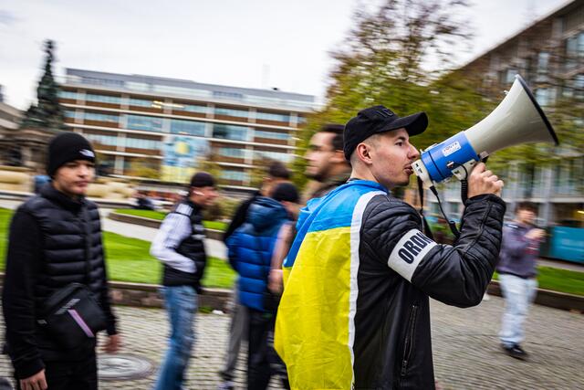  "Solidarität mit der Ukraine" lautete das Motto des Demonstrationszugs.  | Foto: Christian Gaier