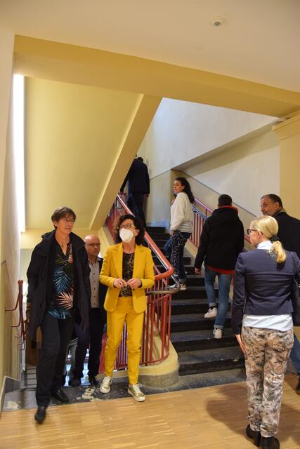 links: Dr. Martina Hillesheimer (1. Vorsitzende Bürger-Gesellschaft der Südstadt), Walburga Moritz-Gerhardt (Schulleitung Augartenschule) | Foto: Heimstiftung Karlsruhe