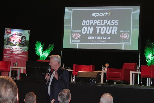 Der Abend wurde von Rudi Brückner moderiert (Foto Michael Sonnick)