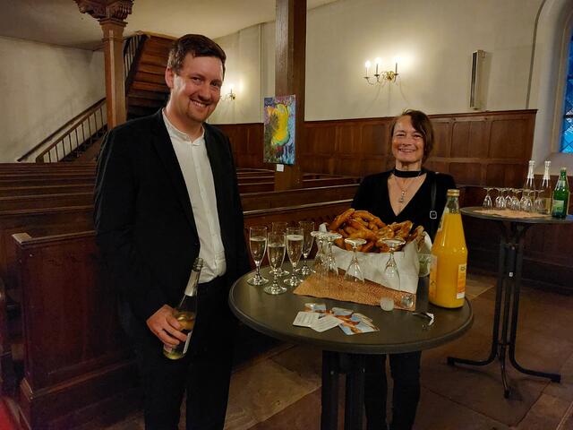 Andrea Dennhardt (Presbyterin) und Pfarrer | Foto: Brigitte Melder