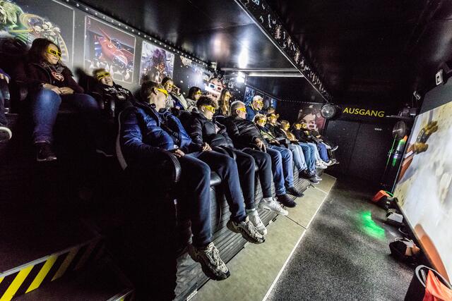 In der fantastische Weltn von Abenteuer, Tempo &amp; Action  im „9D Action Cinema“.  | Foto: Gustai/Pixelgrün