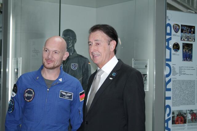 Astronaut Alexander Gerst (links) und Kurator Gerhard Daum (Foto Michael Sonnick)