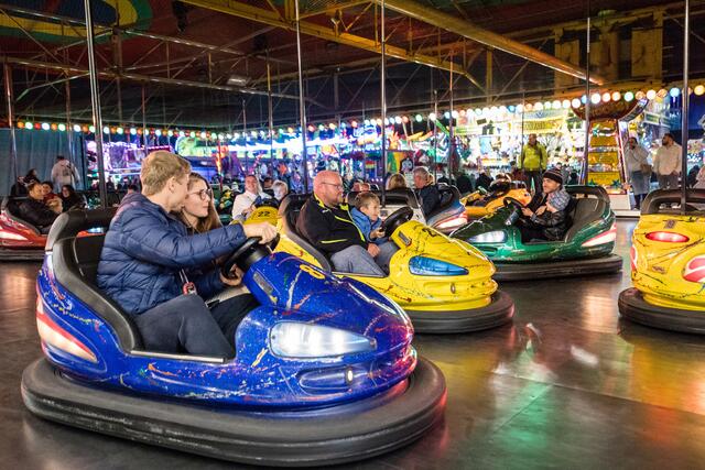 Ob rückwärts, Slalomfahrt, Ausweichmodus oder „cooler Cruiser“: Im „Disco-Skooter Number 1“ von Familie Haas sind alle Fahrkünste gefragt | Foto: Gustai/Pixelgrün