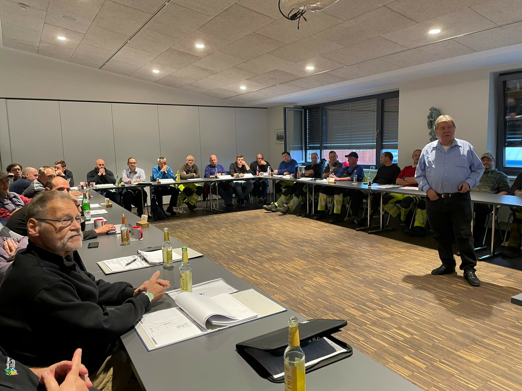 Seminar frischt Kenntnisse auf Schulung zum Thema Baustellensicherung