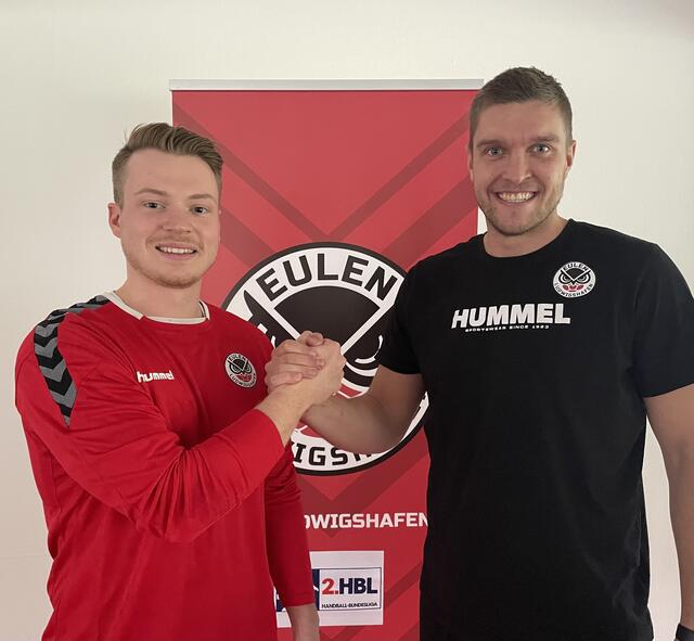 Linksaußen Tim Schaller (links) und Eulen-Trainer Michel Abt (Foto Eulen Ludwigshafen)