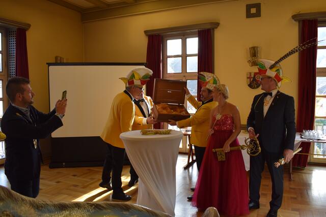 Die Schatulle ist lediglich mit Schoko-Goldtalern gefüllt