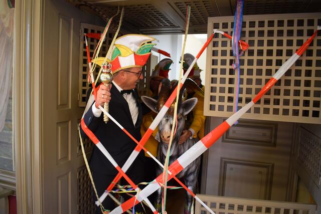 Das Eintreten in den historischen Saal gestaltete sich ebenfalls schwierig