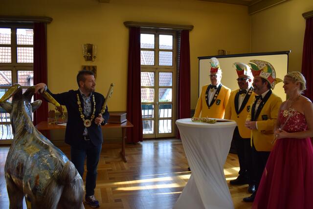Aber auch der Geißbock kann dem Stadtbürgermeister nicht mehr helfen