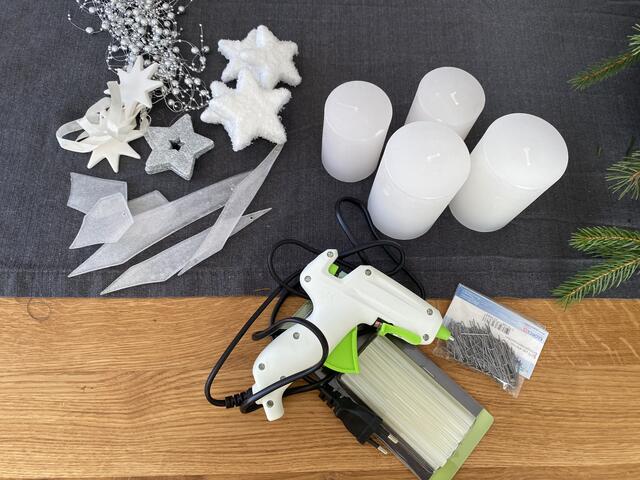 Die Deko-Utensilien
  | Foto: Claudia Bardon