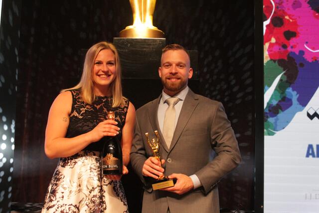 Lisa-Marie Schweizer und Simon Brandhuber heben bei für den AV 03 Speyer (Foto Michael Sonnick)