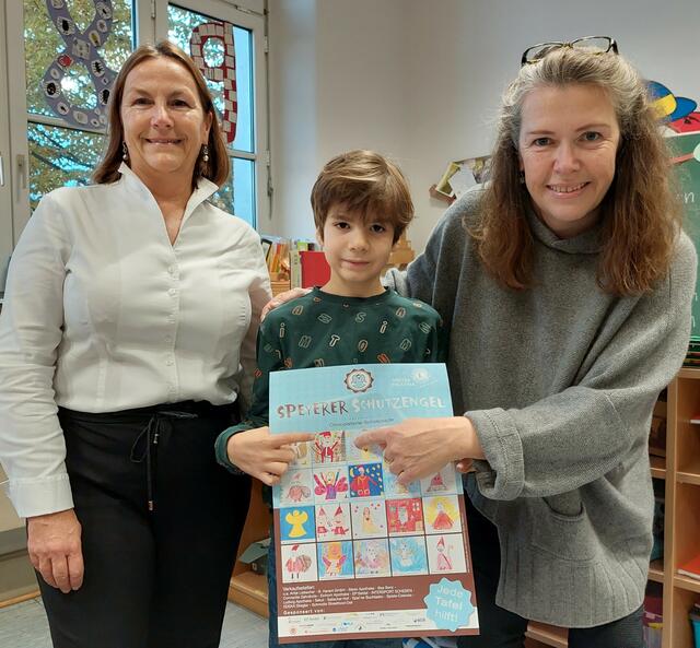 Und auch für die Klassenkasse von Levi haben die Mitglieder des Lions Club 250 Euro im Gepäck | Foto: Lions Club Speyer Palatina
