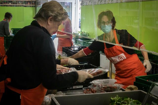55 Mitarbeiterinnen und Mitarbeiter bei der Tafel Speyer bilden ein gut eingespieltes Team | Foto: Cornelia Bauer