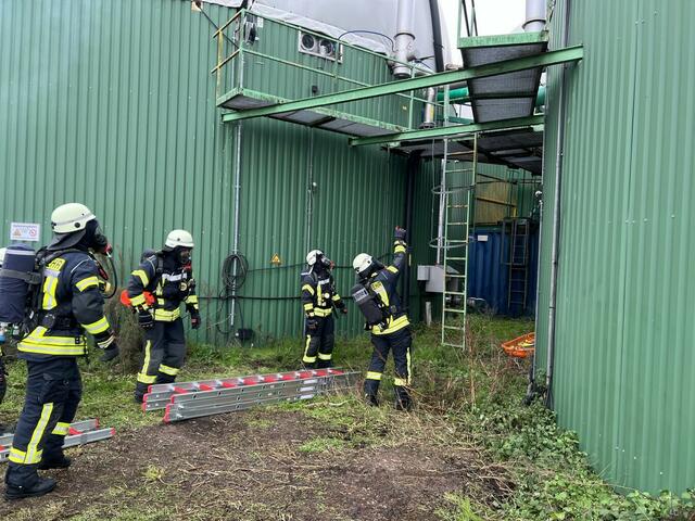 Übung für den Gefahrstoffzug des Landkreises | Foto: Feuerwehr Kandel