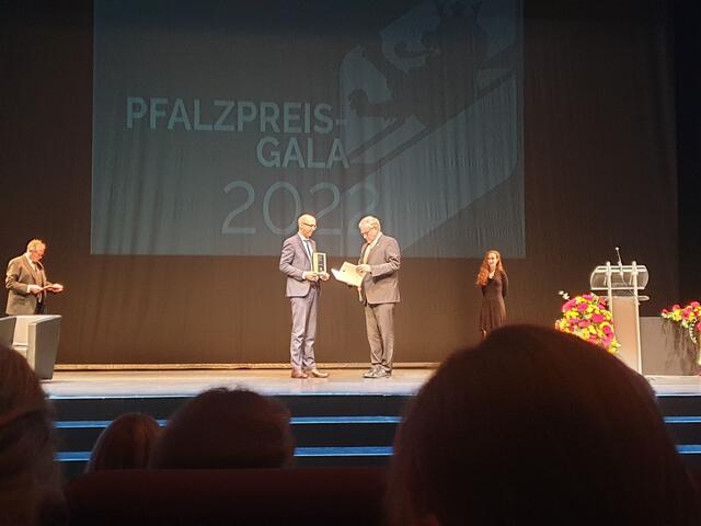 Preisübergabe durch Theo Wieder | Foto: Silke Fath 