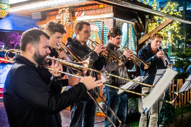 Festliche Posaunenklänge durften bei den zahlreichen Angeboten auf dem Weihnachtsmarkt in Mannheim natürlich nicht fehlen. | Foto: Christian Gaier