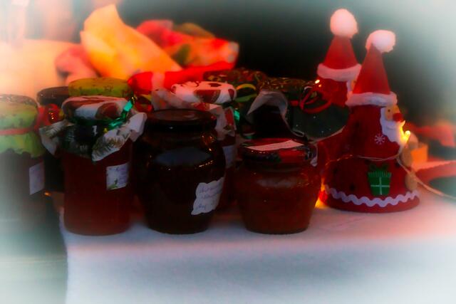 Kunsthandwerk und Leckeres zur Weihnachtszeit | Foto: Heike Schwitalla