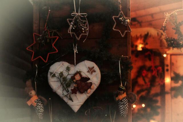 Kunsthandwerk und Leckeres zur Weihnachtszeit | Foto: Heike Schwitalla