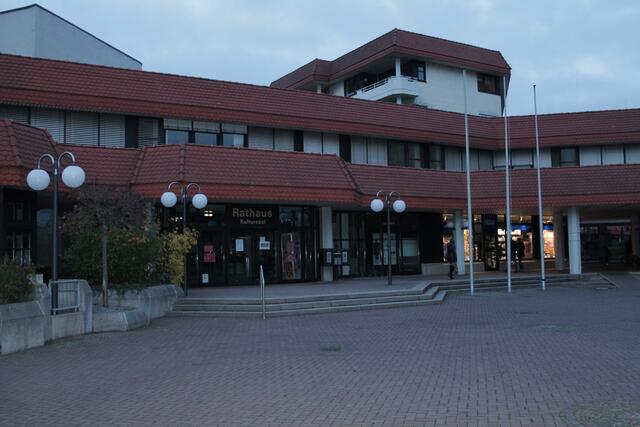 Der Weihnachtsmarkt in Limburgerhof findet auf dem Burgunder Platz am Rathaus der Gemeinde Limburgerhof statt (Foto Michael Sonnick) | Foto: Michael Sonnick