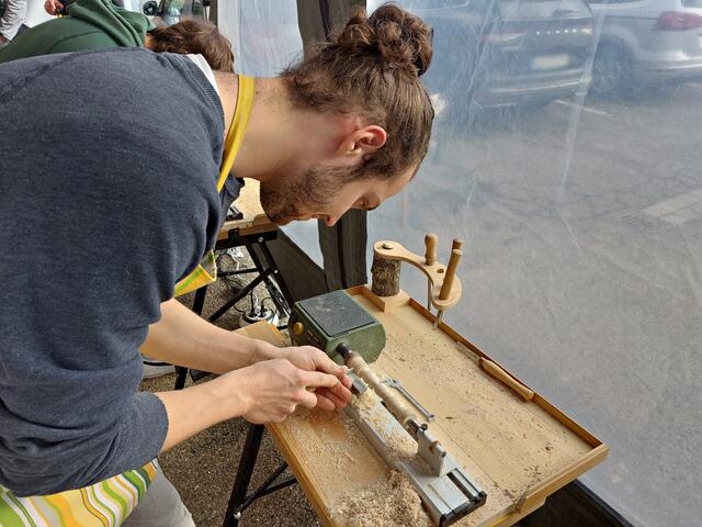 In der Drechslerei im Außenbereich | Foto: Brigitte Melder