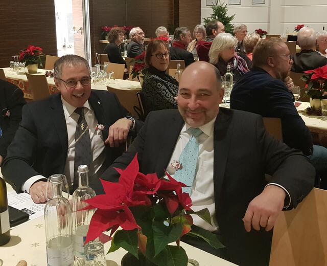 Im Organisationsteam: die Gimmeldinger Winzer Christoph Klohr und Thomas Steigelmann