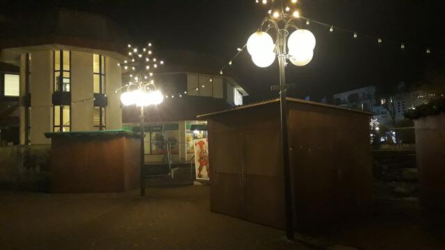 Der Weihnachtsmarkt in Limburgerhof findet auf dem Burgunderplatz vor dem Rathaus statt (Foto Michael Sonnick) | Foto: Michael Sonnick