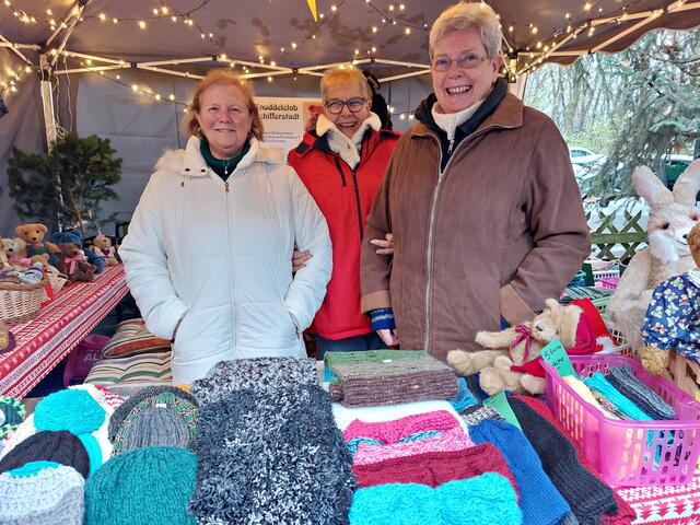 Knoddelclub aus Schifferstadt mit Strickwaren | Foto: Brigitte Melder