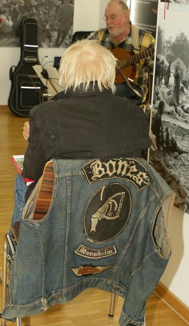  Mit-Autor Günther „Fips“ Brecht bei der Buchpremiere im Weißenburger Tor | Foto: Heike Schwitalla