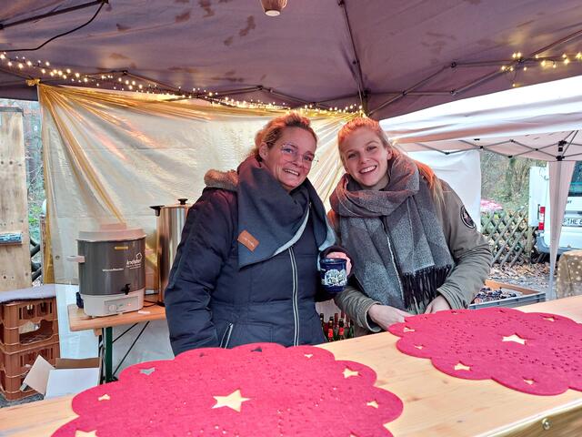 Für den Glühwein zuständig | Foto: Brigitte Melder