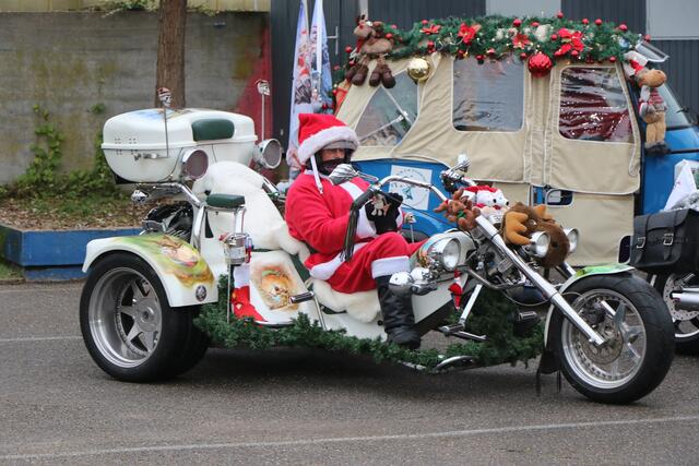 Die Harley Davidson Riding Santas bringen Weihnachtsstimmung in die Südpfalz | Foto: Heike Schwitalla