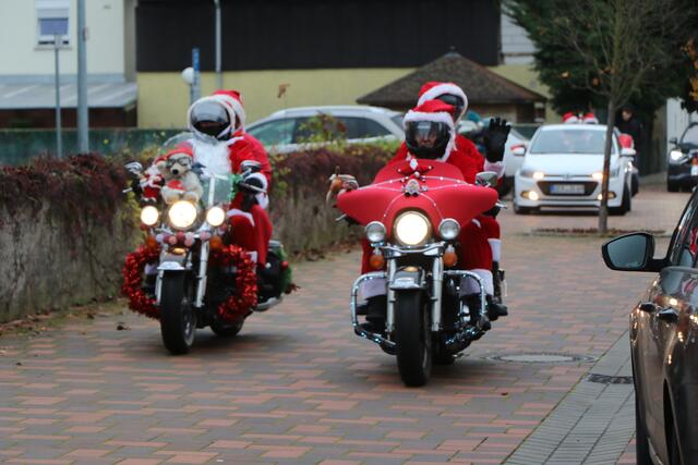Die Harley Davidson Riding Santas bringen Weihnachtsstimmung in die Südpfalz | Foto: Heike Schwitalla