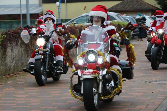 Die Harley Davidson Riding Santas bringen Weihnachtsstimmung in die Südpfalz | Foto: Heike Schwitalla
