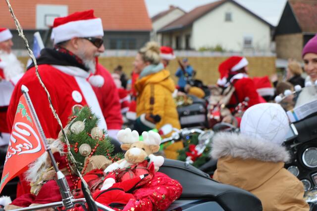 Die Harley Davidson Riding Santas bringen Weihnachtsstimmung in die Südpfalz | Foto: Heike Schwitalla