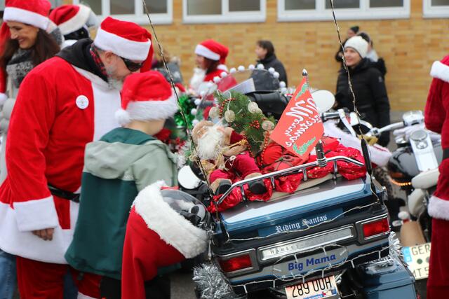 Die Harley Davidson Riding Santas bringen Weihnachtsstimmung in die Südpfalz | Foto: Heike Schwitalla