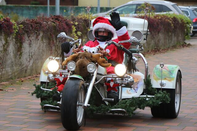 Die Harley Davidson Riding Santas bringen Weihnachtsstimmung in die Südpfalz | Foto: Heike Schwitalla