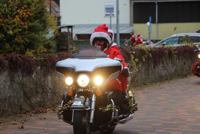 Die Harley Davidson Riding Santas bringen Weihnachtsstimmung in die Südpfalz | Foto: Heike Schwitalla