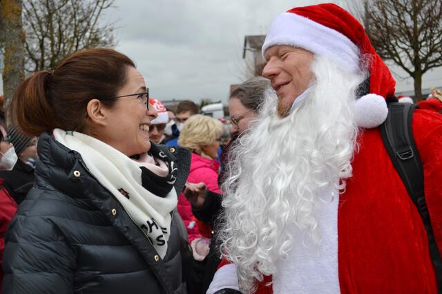 Auch Lebenshilfe-Vorstand Marina Hoffmann freute sich über den besonderen Besuch. | Foto: Dennis Christmann/Lebenshilfe Südliche Weinstraße