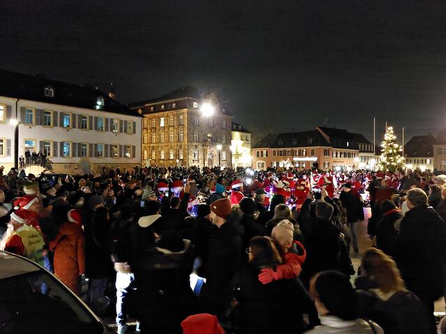 Ankunft und umringt von Fans | Foto: Brigitte Melder