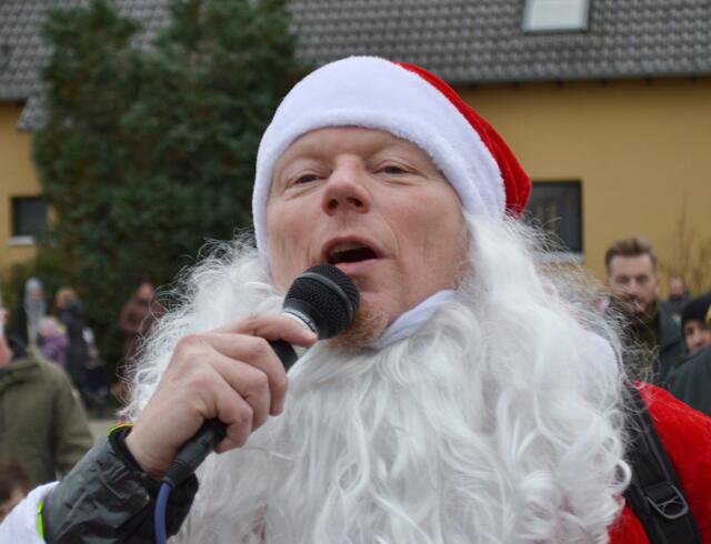 Patrick Kuntz, Organisator der Benefizfahrt, war gerührt von der Begeisterung der Menschen in der Südpfalzwerkstatt. | Foto: Dennis Christmann/Lebenshilfe Südliche Weinstraße
