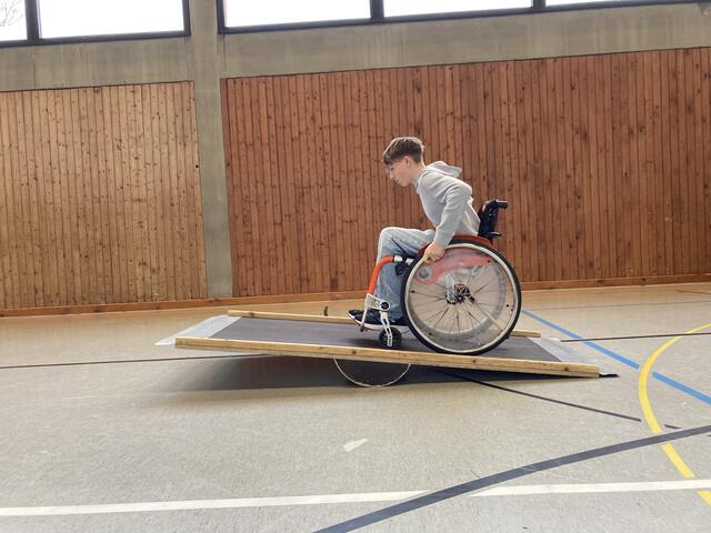 Patrik beim Befahren einer Rampe | Foto: Lucas Jung