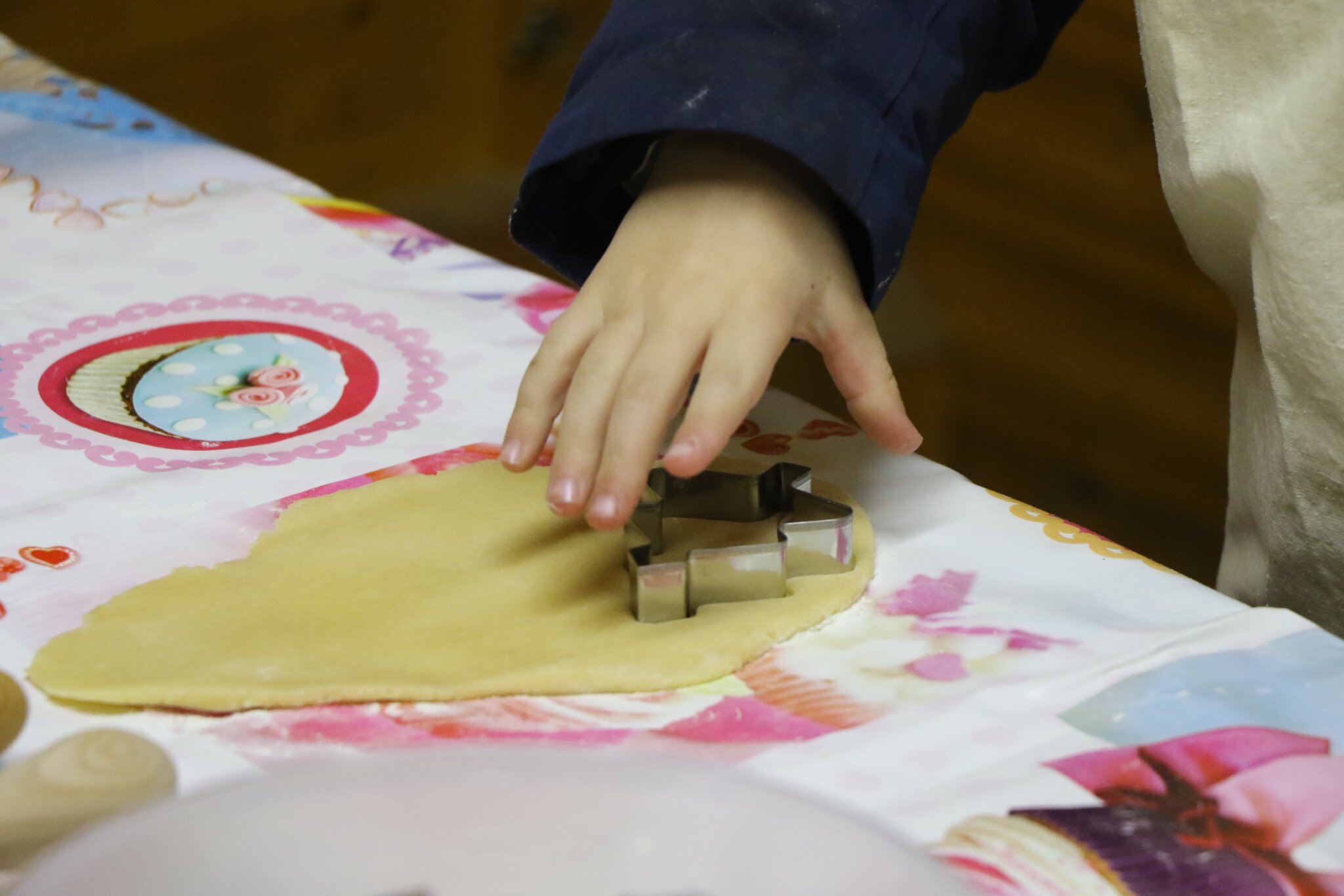 Vorweihnachtliches für Kids: Plätzchen backen im Jugendtreff ... Vorweihnachtliches für Kids: Plätzchen backen im Jugendtreff ...