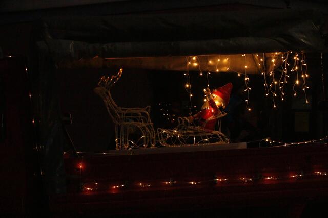 Ein Funken Hoffnung - Weihnachtstraktoren touren durch die VG Lingenfeld | Foto: Heike Schwitalla