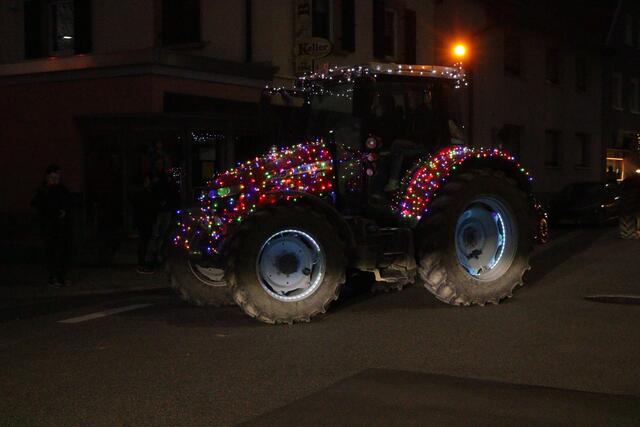 Ein Funken Hoffnung - Weihnachtstraktoren touren durch die VG Lingenfeld | Foto: Heike Schwitalla