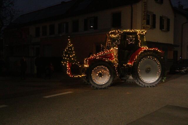 Ein Funken Hoffnung - Weihnachtstraktoren touren durch die VG Lingenfeld | Foto: Heike Schwitalla