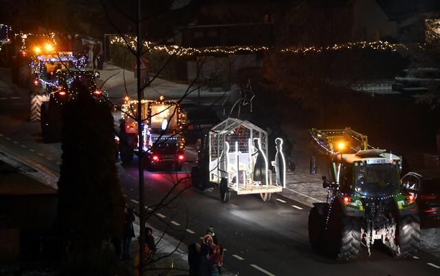 Traktoren südpfälzischer Landwirte im Advent 2022 | Foto: A. Abt