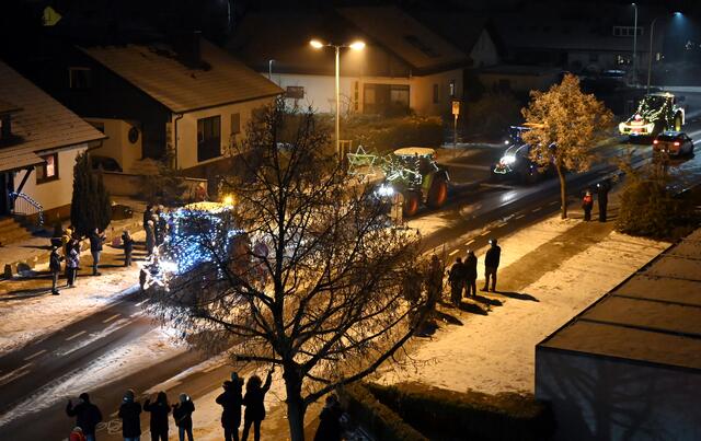 Traktoren südpfälzischer Landwirte im Advent 2022 | Foto: A. Abt