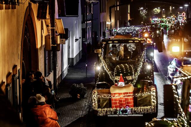 Allerhand weihnachtliche Dekorationen waren auch in Venningen zu sehen: Hauptsache es leuchtet! | Foto: Hans-Peter Melder