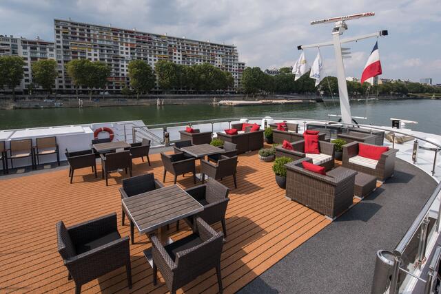 Auf der Außenterrasse können die Reisenden sonnige Momente genießen. | Foto: River Tours AG