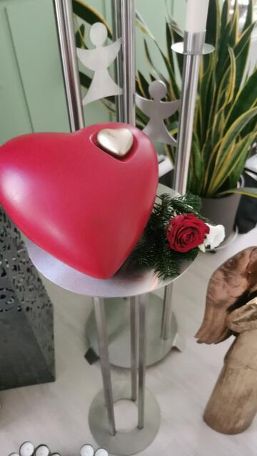 Im Traueratelier Jung werden alle Formen der Bestattung übernommen | Foto: Traueratelier Jung