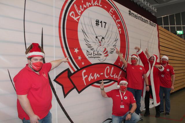 Der Eulen-Fanclub Rheintal-Eulen (Foto Michael Sonnick)