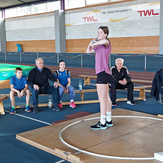 Selina Reiser unter den Augen von trainer Hans Koob | Foto: Brigitte Melder